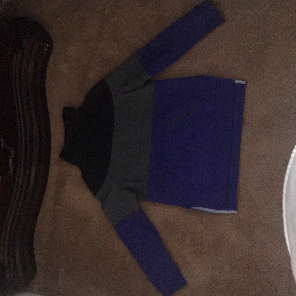 Under Armour girls sweater size sm.
